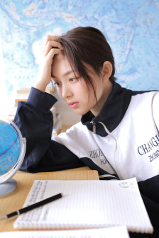 从后面抱着妈妈突然脸一红